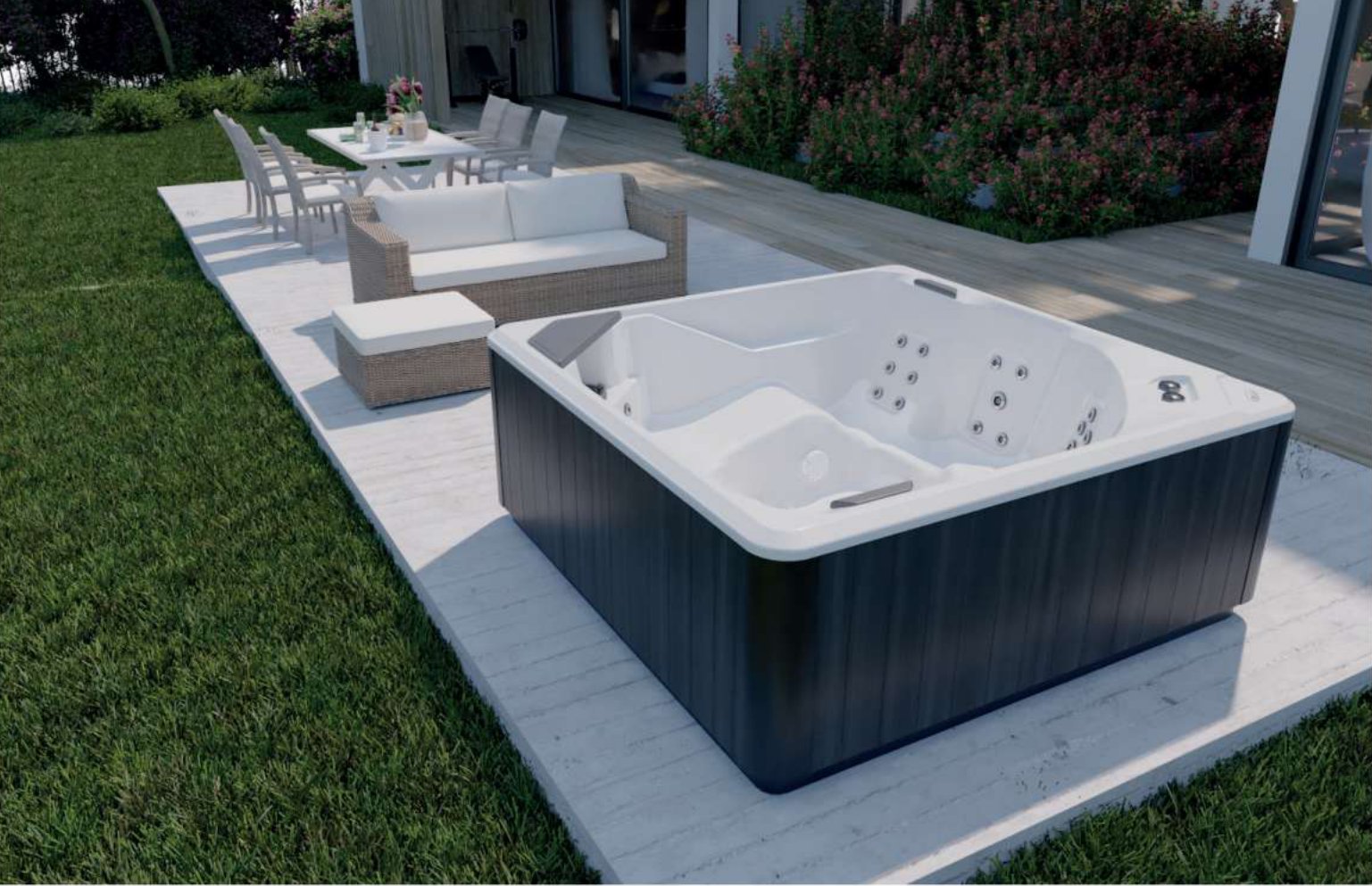 Minipiscina Outdoor Living IDRO installata su una pedana in giardino